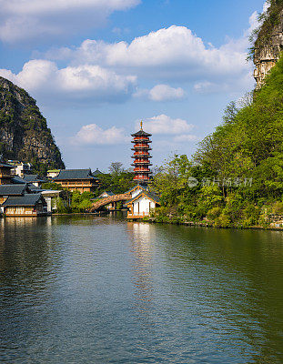 中国桂林/广西地区的喀斯特山脉和漓江